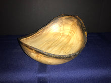 19-04-020 - Bark On Live Edge Aspen